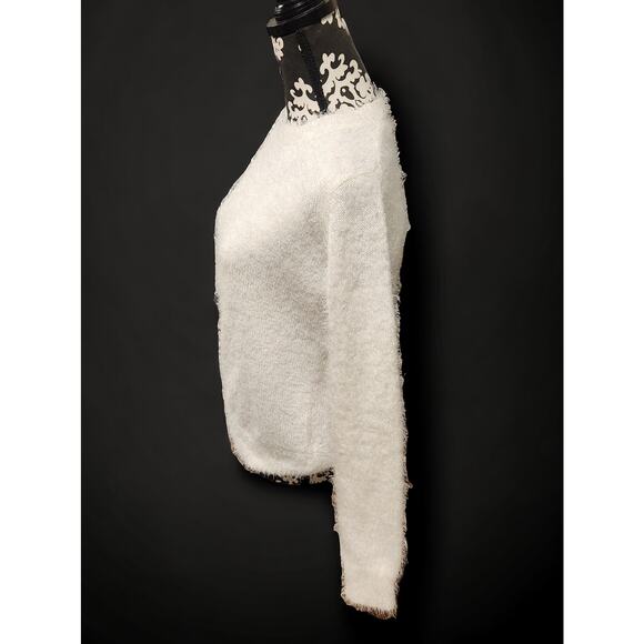 Mudd Womens Regular Small Eyelash White Sweater Beautifully Made! - Picture 4 of 7